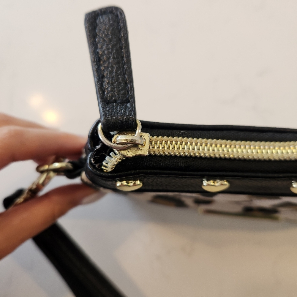 🟣 Betsey Johnson Brown and Black Leopard Print Wristlet - Picture 2 of 5